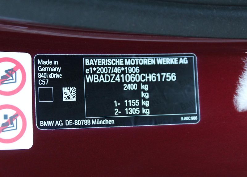 BMW Řada 8 840i xDrive Convertible - fotka 27 z 27