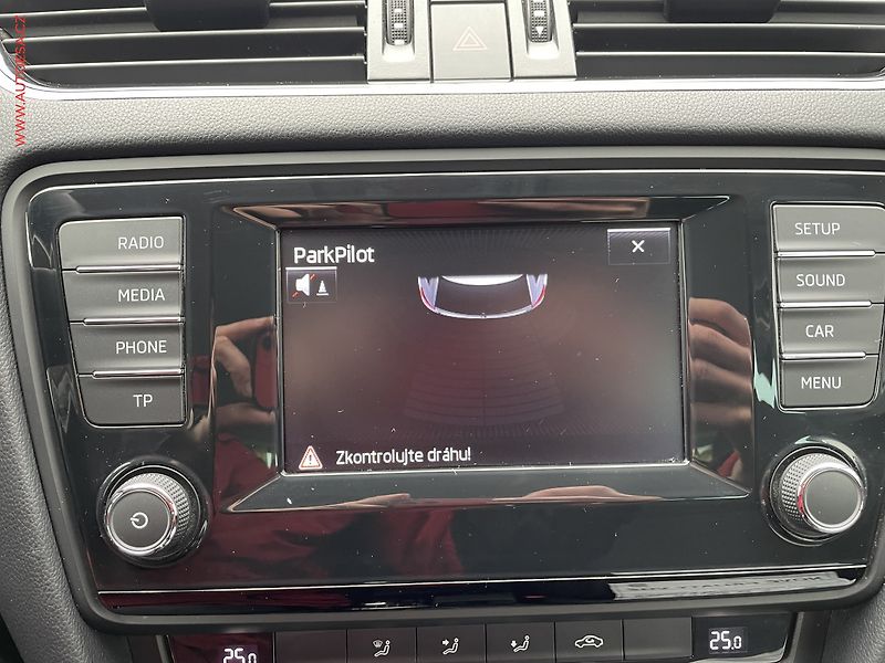 Škoda Octavia (2014) 2.0 TDi, Elegance, +kola - fotka 12 z 21