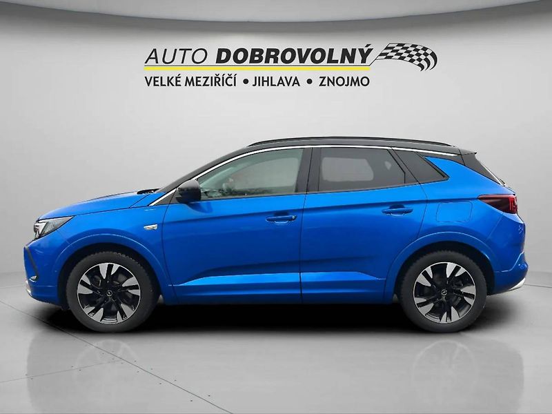 Opel Grandland Ultimate 4x4 PHEV 1.6L Turbo 8 - fotka 4 z 31