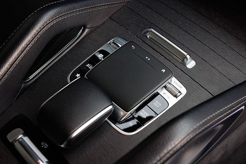 Mercedes-Benz GLS (2019) GLS 400d 4Matic AMG Line - fotka 56 z 63