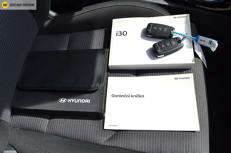 Hyundai i30 WG 1,5I MT SMART FAMILY NAVI - fotka 40 z 47