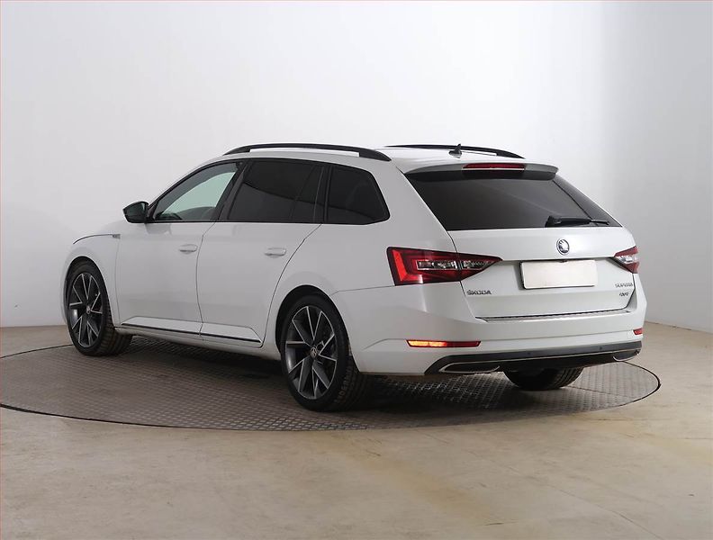 Škoda Superb (2018) Sportline 2.0 TDI - fotka 4 z 25