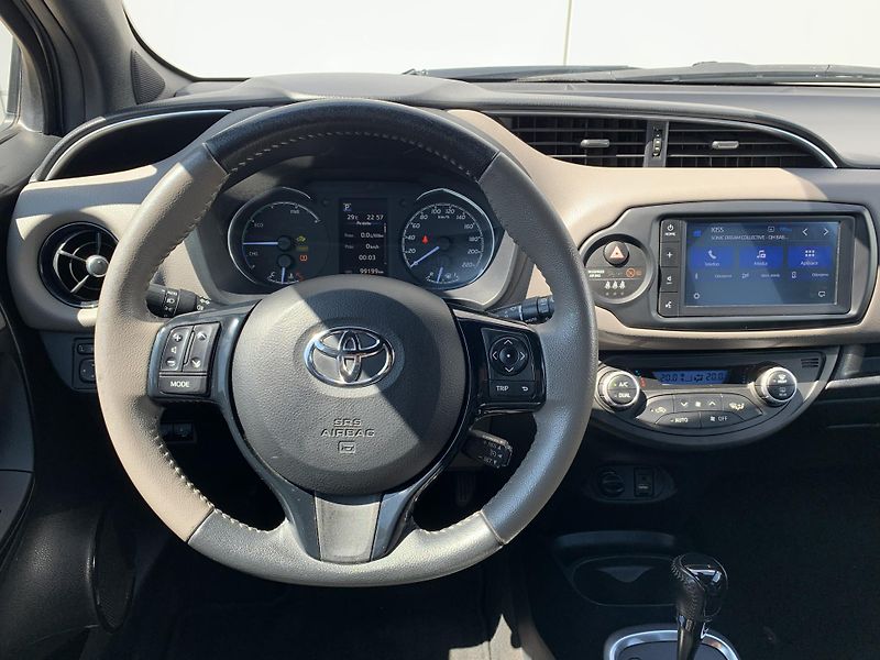 Toyota Yaris SELECTION 1,5 HYBRID 74kW AT - fotka 16 z 26
