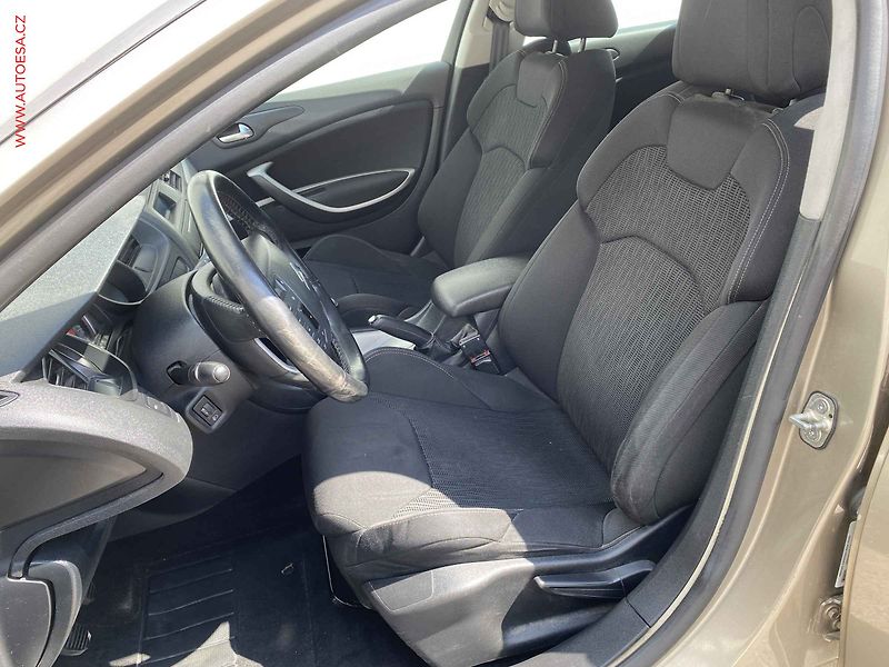 Citroën C5 (2011) 1.6HDi, AC, tempo, park.asist - fotka 9 z 15