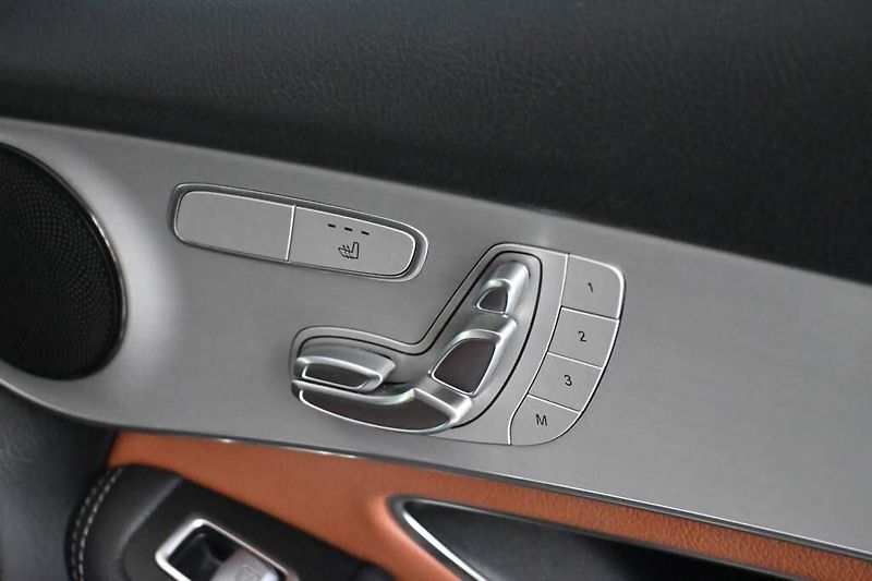Mercedes-Benz GLC (2021) 2.0 4Matic 9G-TRONIC AMG Line - fotka 27 z 39