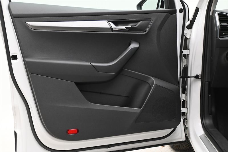 Škoda Karoq 2,0 TDI 110 kW DSG 4x4 TAŽNÉ Z - fotka 24 z 31