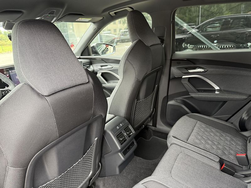 Audi Q5 (2026) TFSI 150kW 4X4 S-LINE R20 3D!! - fotka 24 z 61