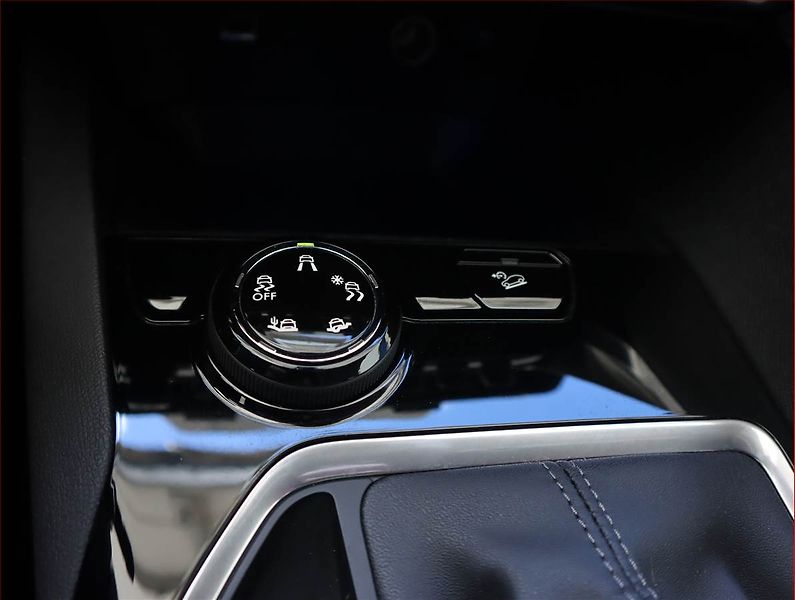 Peugeot 3008 (2018) 1.2 PureTech, Serv.kniha, Kůže - fotka 18 z 23