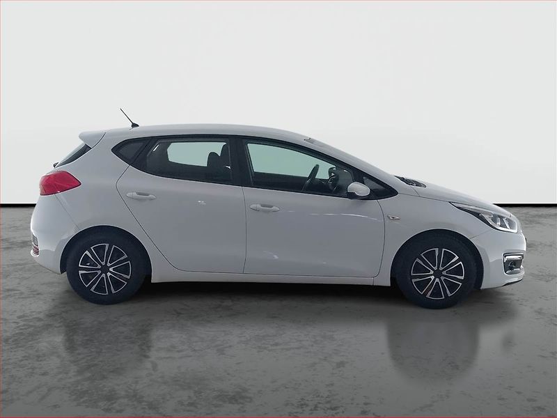 Kia Ceed (2017) 1.4 CVVT, Serv.kniha - fotka 6 z 15