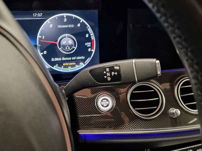 Mercedes-Benz 220 (2017) - fotka 47 z 74