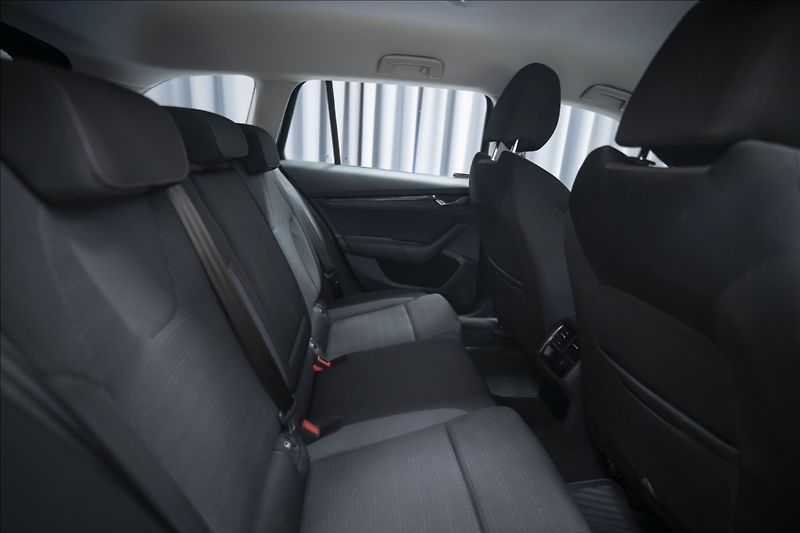 Škoda Octavia 2,0 TDI DSG VÝHŘEV 1. MAJ ČR - fotka 11 z 41