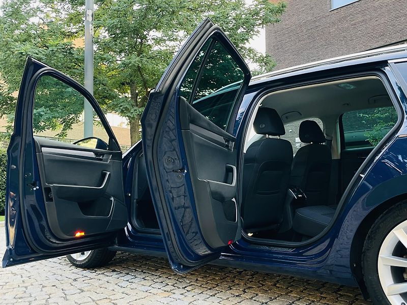 Škoda Superb 2.0TDI DSG TAŽNÉ NEZÁVISLE TOP - fotka 25 z 53