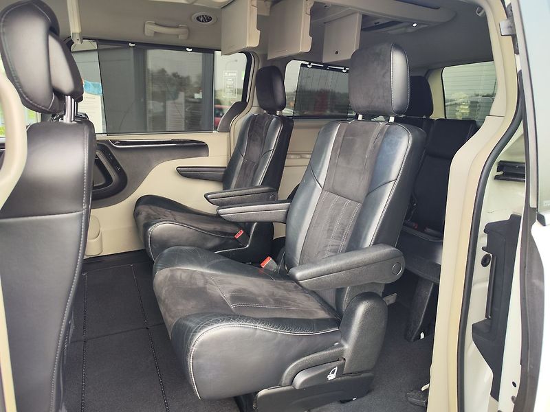Lancia Voyager 2.8 CRD/120kW 7.Míst ČR - fotka 15 z 36