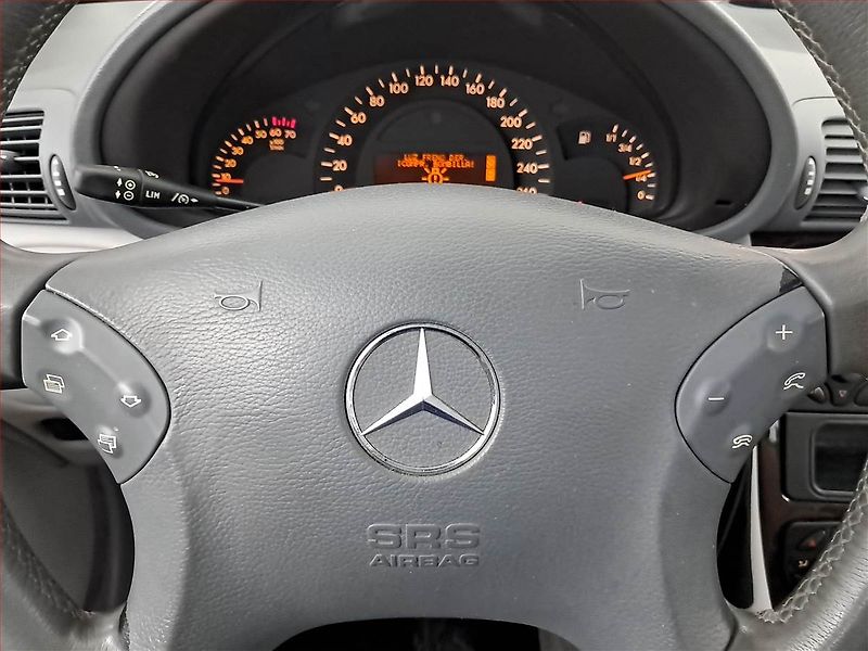 Mercedes-Benz Třídy C (2003) C 240 4MATIC, 4X4, Automat - fotka 15 z 17
