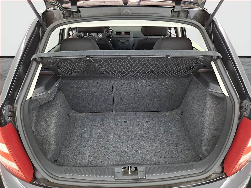 Škoda Fabia (2005) 1.4 16V, po STK, oblíbený vůz - fotka 13 z 13