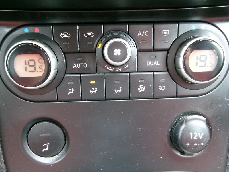Nissan Qashqai (2007) 2,0i 4WD ALU AC TAŽNÉ BT TEMP - fotka 20 z 29