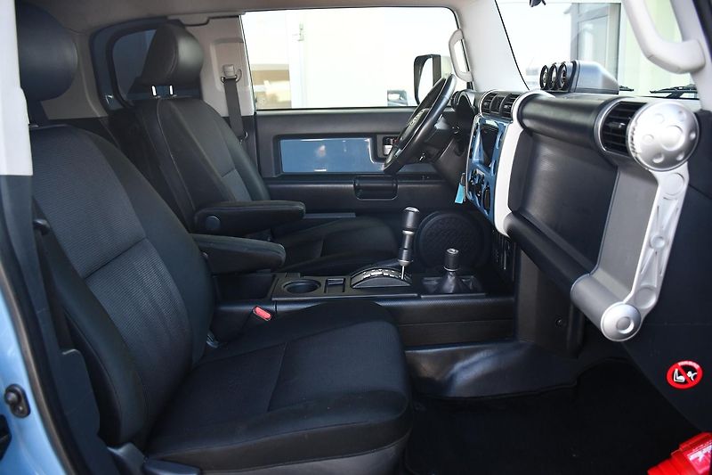 Toyota FJ Cruiser 4,0 VVT-i V6 AWD AT - fotka 13 z 50