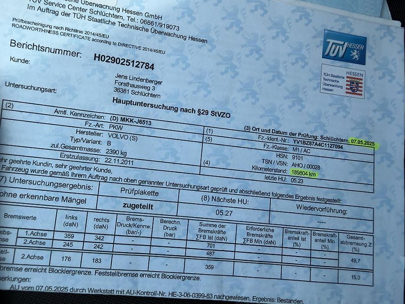 Volvo XC70 2.4 D4 4X4 MANUAL SERVISKA - fotka 33 z 45