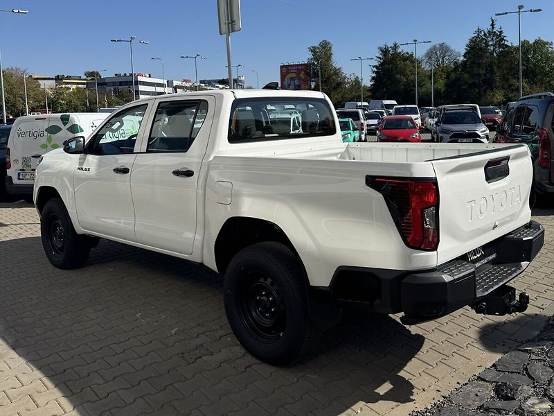 Toyota Hilux 2.8L Diesel 4x4 MHEV 48V AT6 - fotka 7 z 11