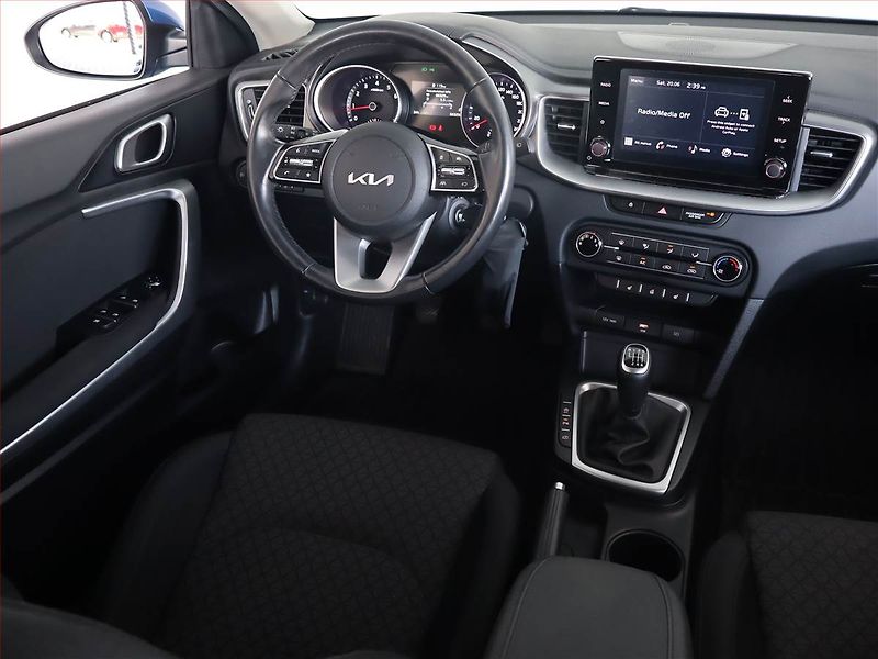 Kia Ceed (2022) Silver 1.5 T-GDI, Serv.kniha - fotka 7 z 20