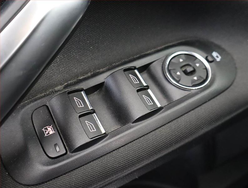 Ford Mondeo (2011) 1.6 EcoBoost, Xenony, Tempomat - fotka 18 z 21