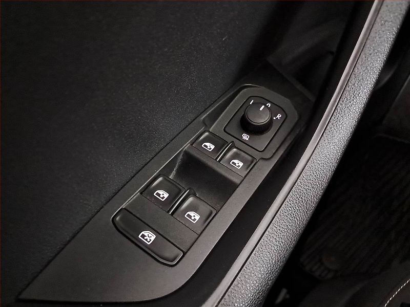 Škoda Karoq (2021) Ambition 1.6 TDI - fotka 20 z 20