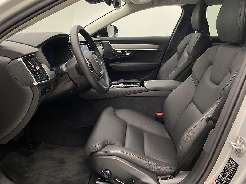 Volvo V90 T6 AWD RECHARGE DARK PLUS - fotka 3 z 58