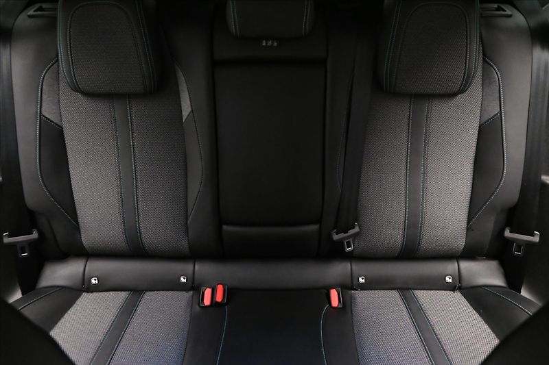Peugeot 308 1,5 BlueHDI 96 kW ALLURE AT8 Z - fotka 27 z 31