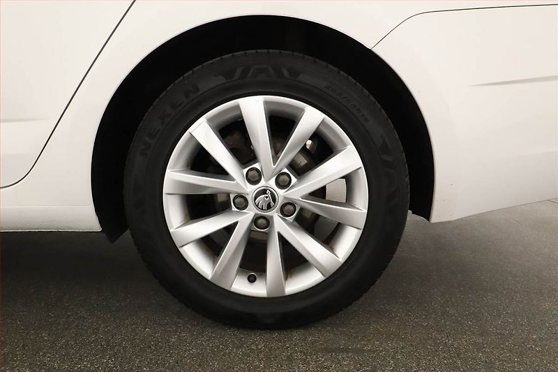 Škoda Octavia (2018) 1.6 TDI, Automat, Navi - fotka 16 z 16