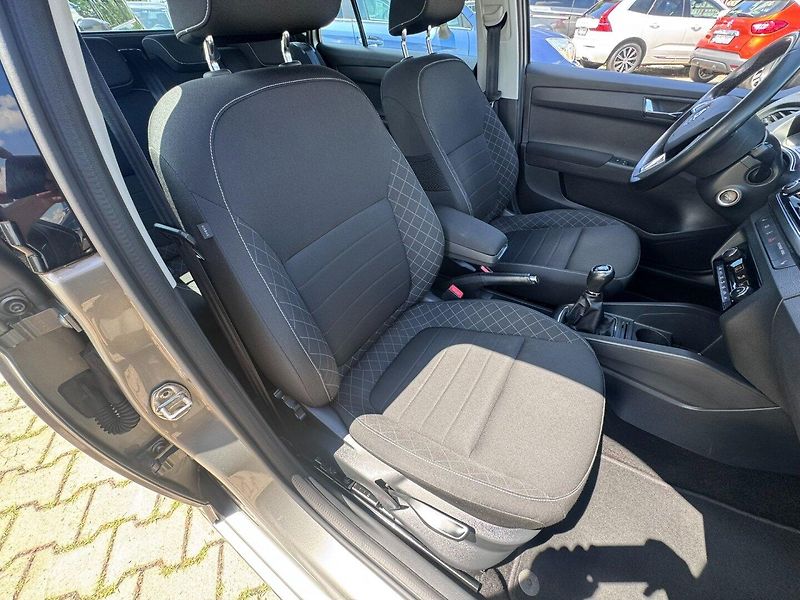 Škoda Fabia (2015) 1,2 TSI 81 KW 2. MAJ KILOMETRY - fotka 38 z 50