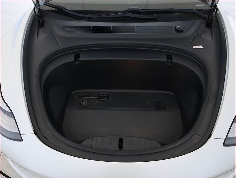 Tesla Model 3 (2020) Std Range Plus 52kWh, SoH 83% - fotka 15 z 24
