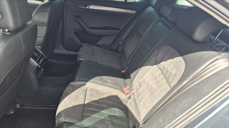 Škoda Superb 2,0 TDi 140 KW DSG STYLE ČR - fotka 10 z 25