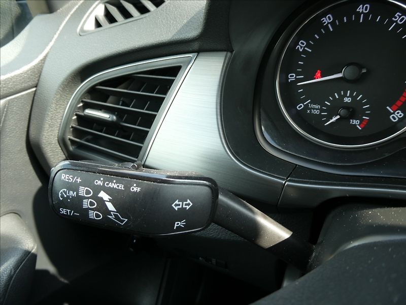 Škoda Fabia 1,2 TSi SCOUT 2x kola,1.majite - fotka 32 z 43