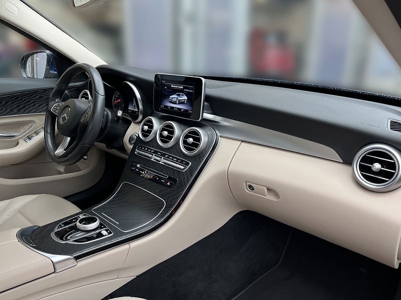 Mercedes-Benz Třídy C 160 AMG Line - fotka 15 z 21