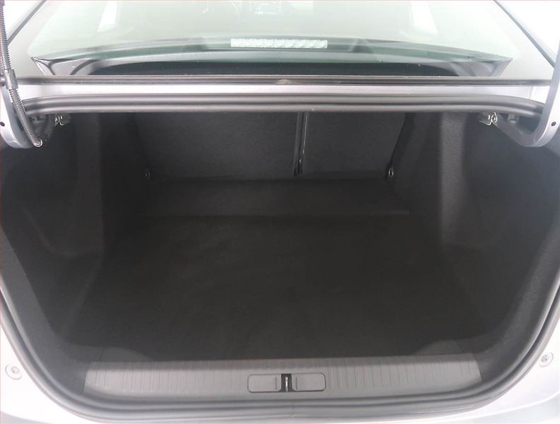 Citroën C4 X (2024) 1.2 PureTech, ČR,1.maj - fotka 13 z 14