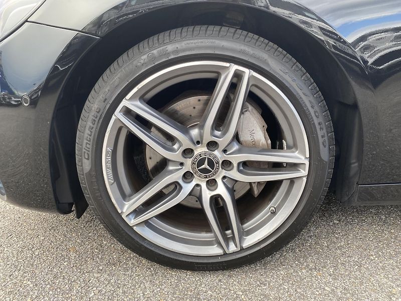 Mercedes-Benz Třídy E E 220d 4M AMG - fotka 21 z 27