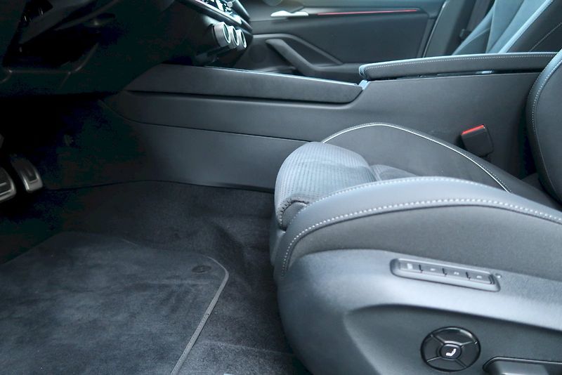 Škoda Superb (2025) Combi SportLine  2,0 TSi/150 k - fotka 14 z 33