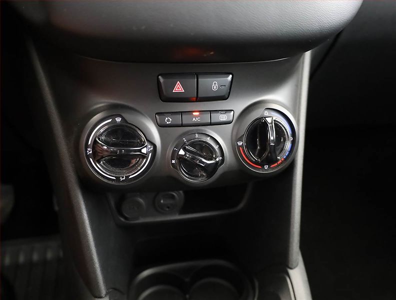 Peugeot 208 (2016) 1.2 PureTech, Serv.kniha - fotka 11 z 16