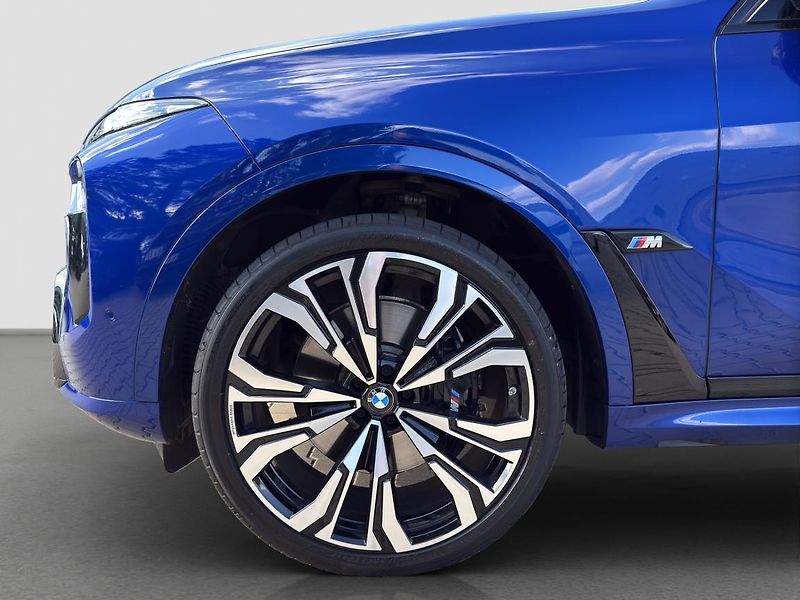 BMW X7 M60i xDrive - fotka 22 z 22