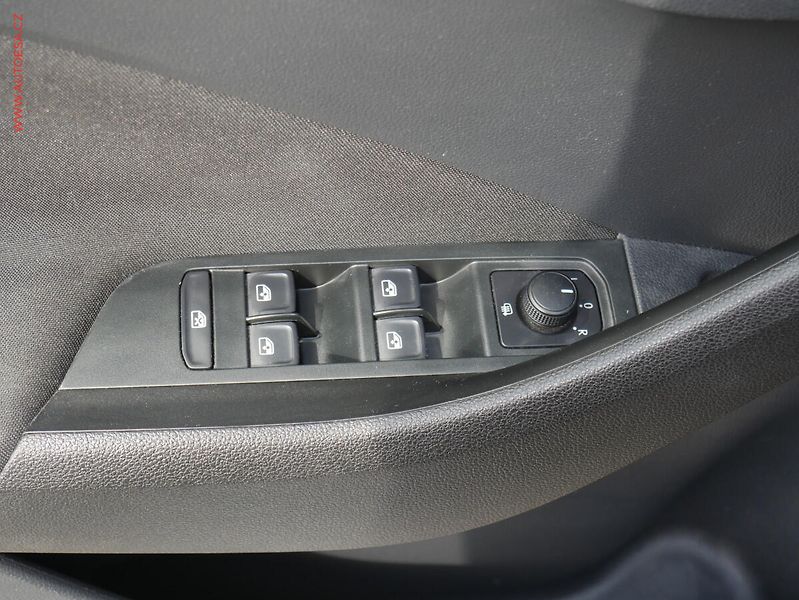 Škoda Scala (2019) 1.0TSi, 2.maj,ČR, Ambition - fotka 11 z 16