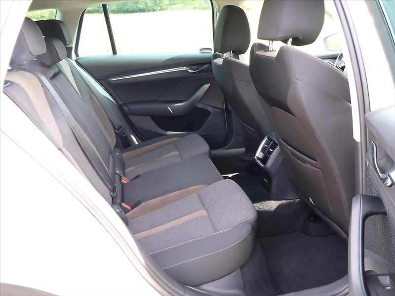 Škoda Octavia 2,0 TDI 147kW DSG CZ Scout DPH - fotka 14 z 44