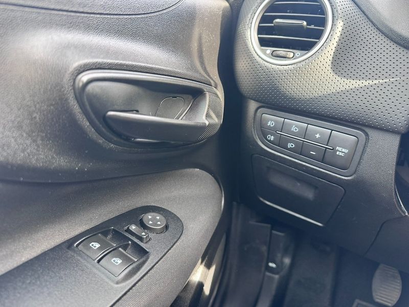 Fiat Punto (2011) 1,2i 51 KW PRVNÍ MAJITEL - fotka 27 z 42
