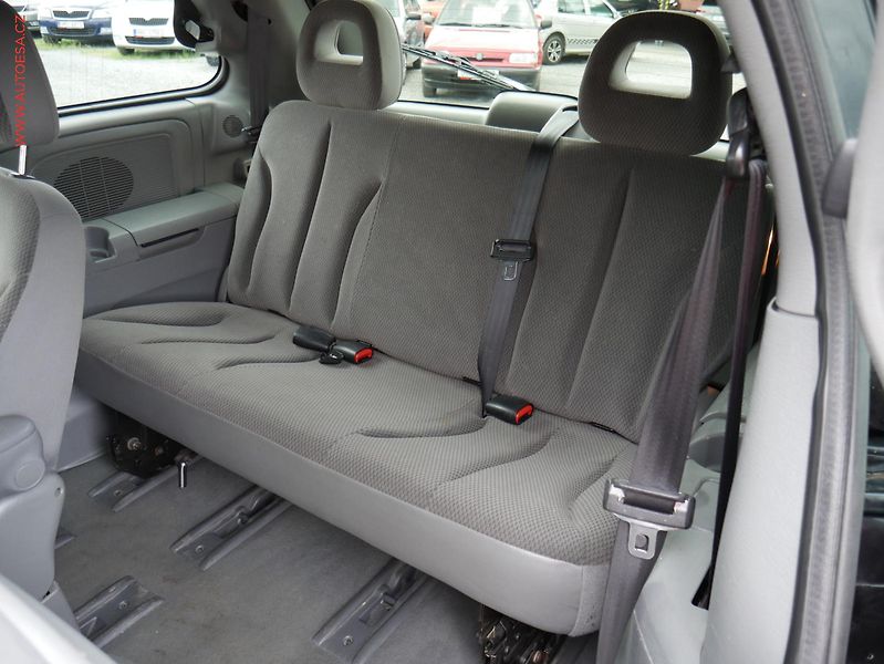 Chrysler Voyager (2005) 2.8CRD, AT, autoAC - fotka 11 z 16