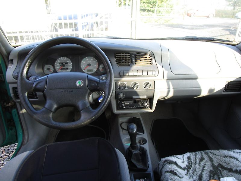 Škoda Felicia 1,3-50KW-NOVÁ STK - fotka 9 z 15