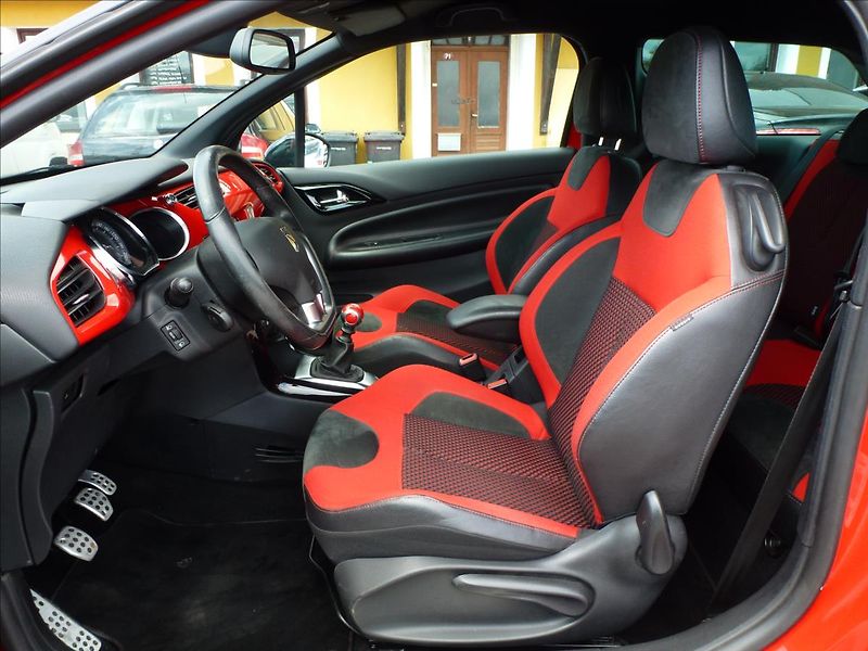 Citroën DS3 1,6 16V VTi THP SportChic - fotka 18 z 46