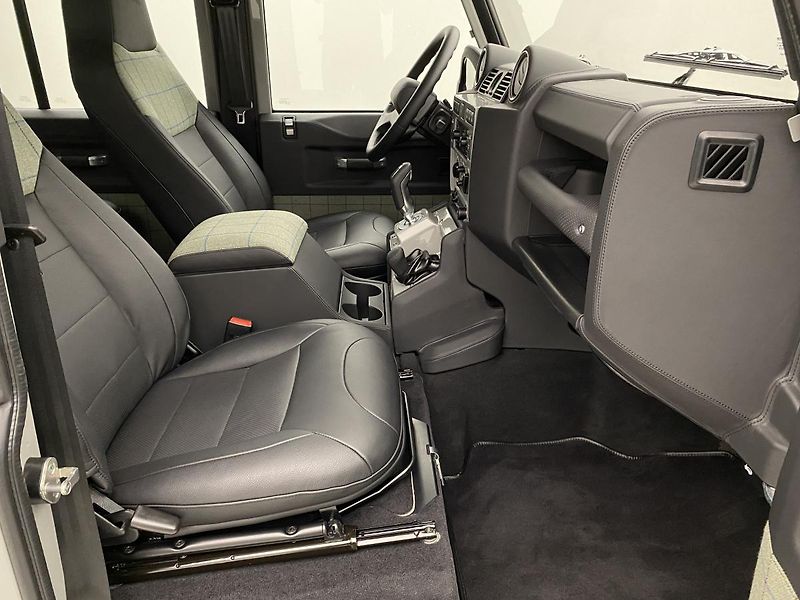 Land Rover Defender (2024) WORKS V8 ISLAY ED. REZERVACE - fotka 24 z 40