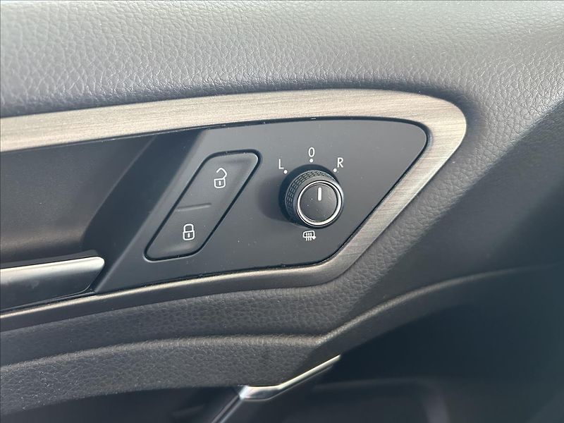 Volkswagen Golf 1,2   TSI 77kW,SERVISKA,TAŽNÉ - fotka 11 z 27