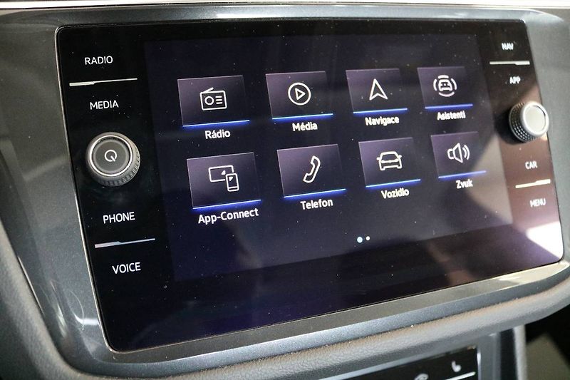 Volkswagen Tiguan (2022) 2.0 TDI, 110kW, DSG, LED - fotka 10 z 23