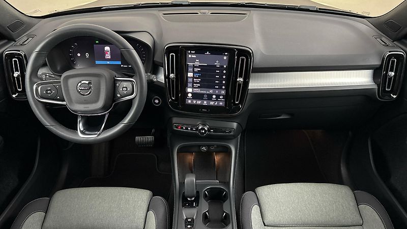 Volvo XC40 2.0 B3 AUT Core - fotka 8 z 27