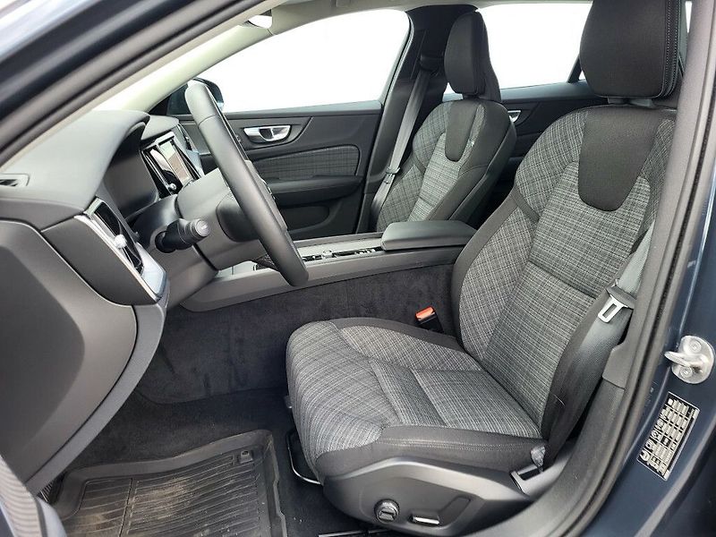 Volvo V60 CORE B4 FWD 145kW - fotka 8 z 32